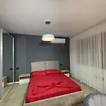 Amion In Center Of Apartment *