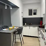Amion In Center Of Apartment