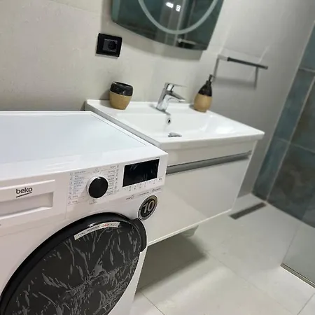 Amion In Center Of Apartman Tirana